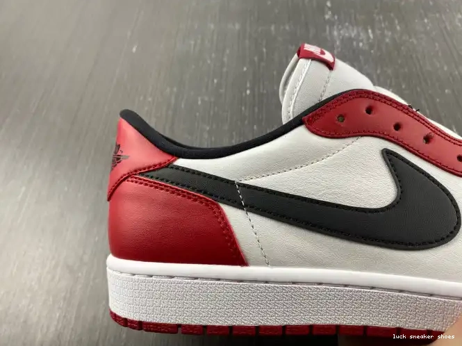 Rep LUCY Air Retro Low Jordan 705329-600 Chicago 1 0526